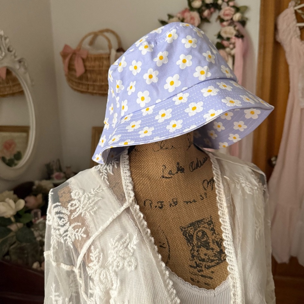 Lavender Daisy Print Bucket Hat